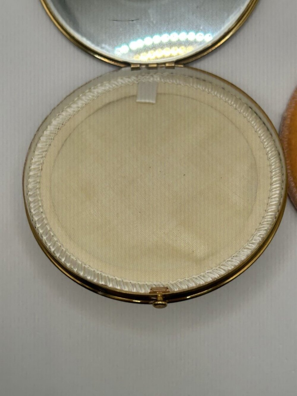 Vintage Powder Compact Rex Fifth Avenue Blue Enamel Gold 1940s Puff Flapjack - Picture 9 of 13